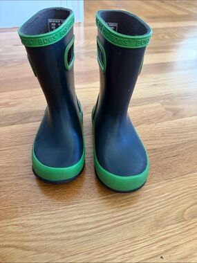 Bogs Kids Black and Green Waterproof Rain Boots
